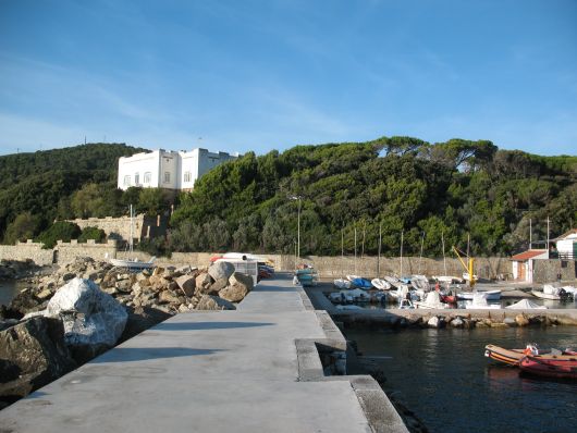 Foto del molo del porto di Quercianella