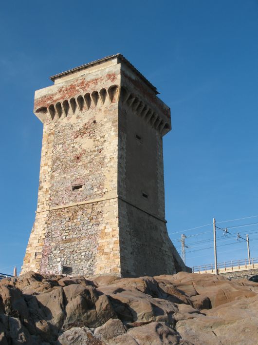 L'antica Torre di Calafuria nei pressi di Livorno